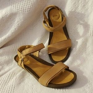 ysidro stitch sandal